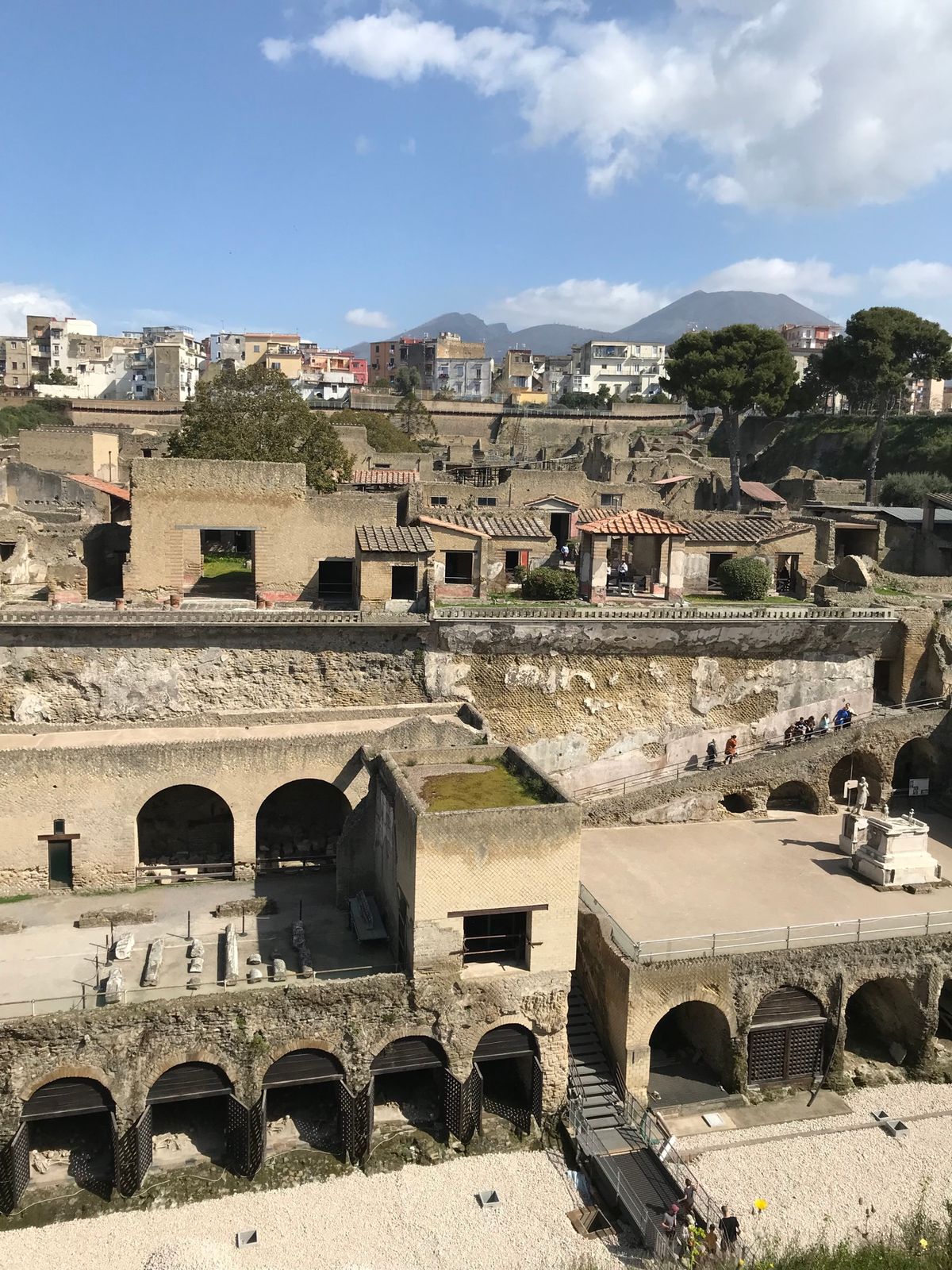 エルコラーノ　＊Arte card利用
ベスビオ火山の噴火により被害を受け...