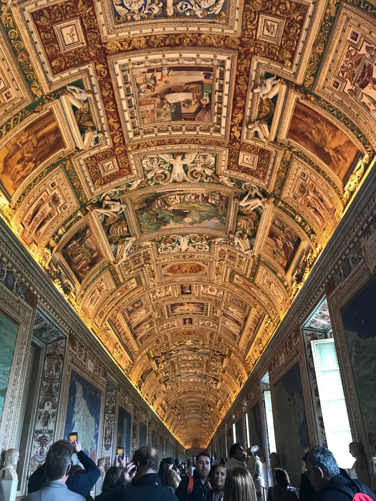 バチカン美術館
サン・ピエトロ大聖堂
とにかく圧倒された。
ダヴィンチコー...