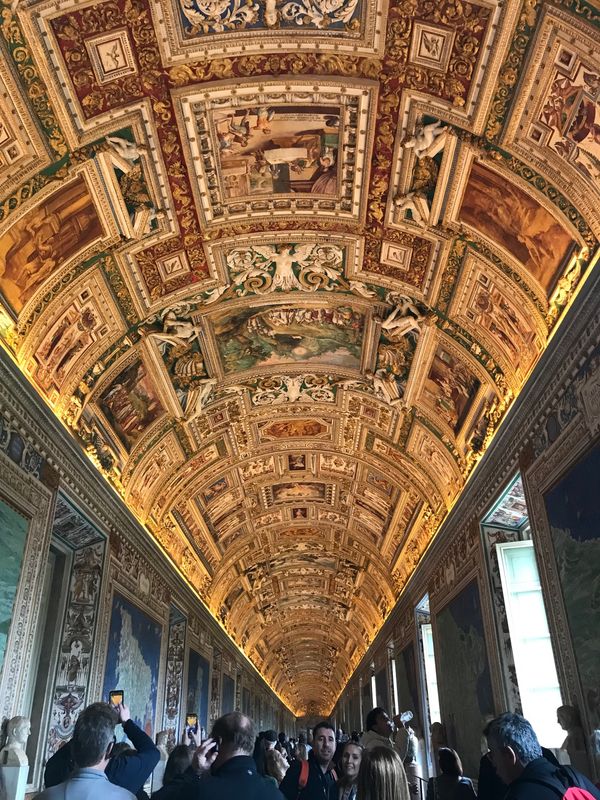 イタリア「ローマ＆ナポリ＆バルセロナ、おまけのシンガポール」の写真：バチカン美術館
サン・ピエトロ大聖堂
と...