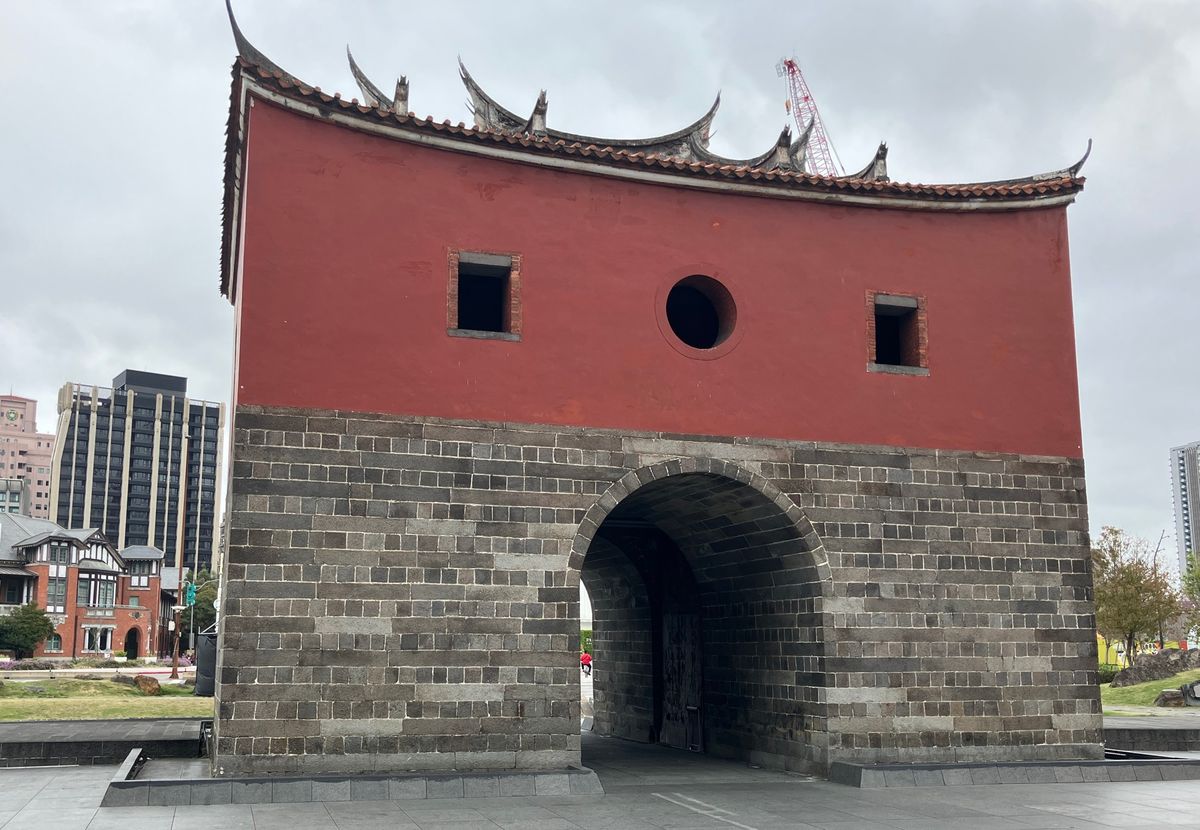 台北府城北門
城壁の跡や古地図も。

撫台街洋楼
統治時代に建てられた洋館。