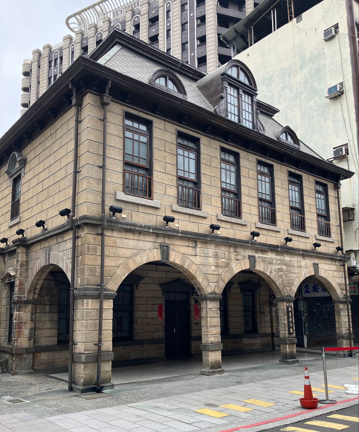 台北府城北門
城壁の跡や古地図も。

撫台街洋楼
統治時代に建てられた洋館。