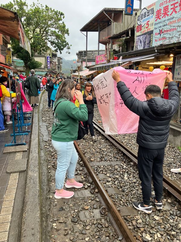 台湾「台北＆九份」の写真：十分
名物のランタン飛ばしは、よその人の...