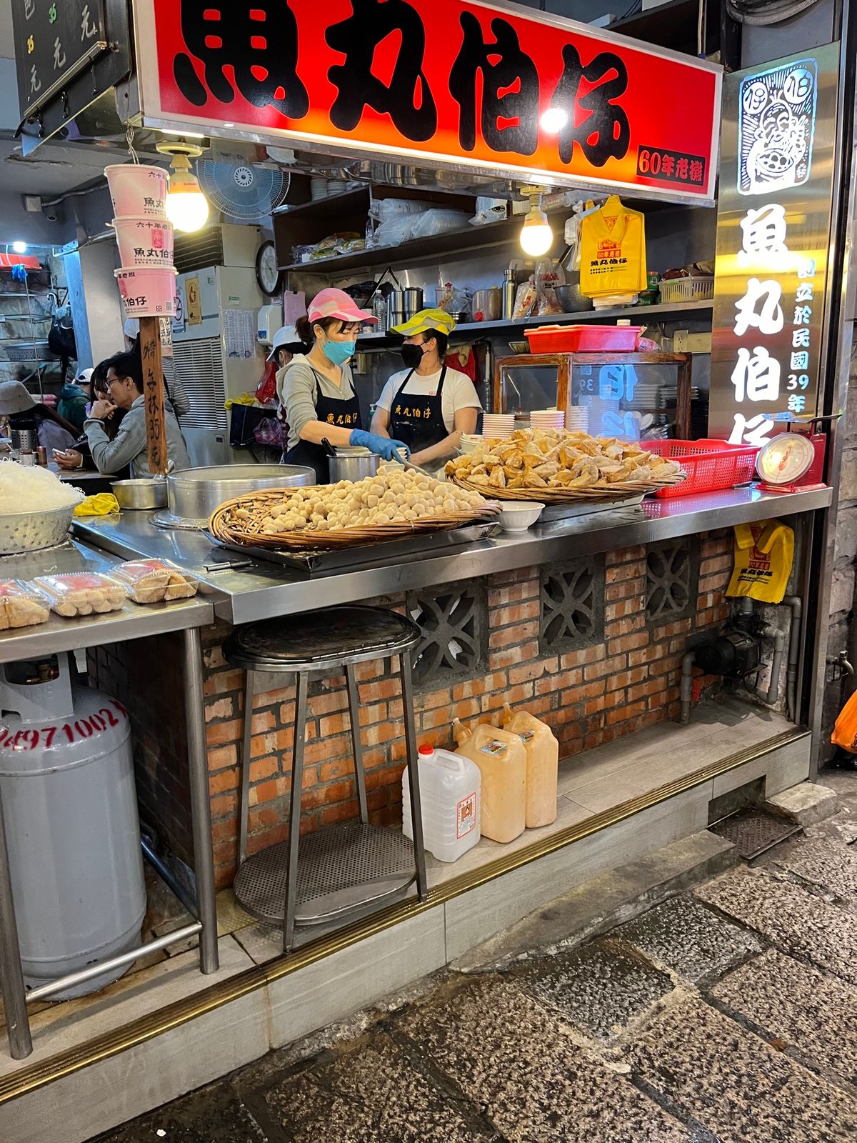 九份
阿姉茶楼を眺められる、海悦楼茶房を予約。
お茶受けのドライグァバにハ...