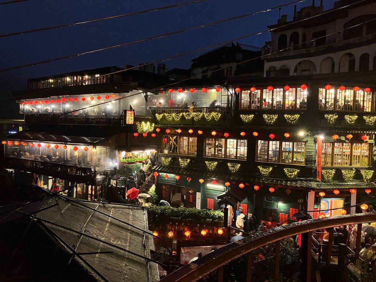 九份
阿姉茶楼を眺められる、海悦楼茶房を予約。
お茶受けのドライグァバにハ...