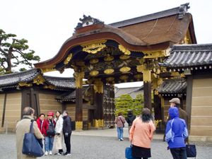 二条城
残念ながら二の丸は修復中にて観覧出来ず。