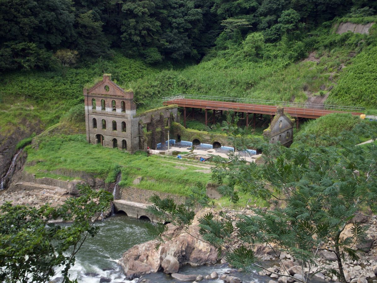 曽木発電所遺構
ダムに沈み、渇水期にのみ姿を見せる。
8月の週末限定で、見...