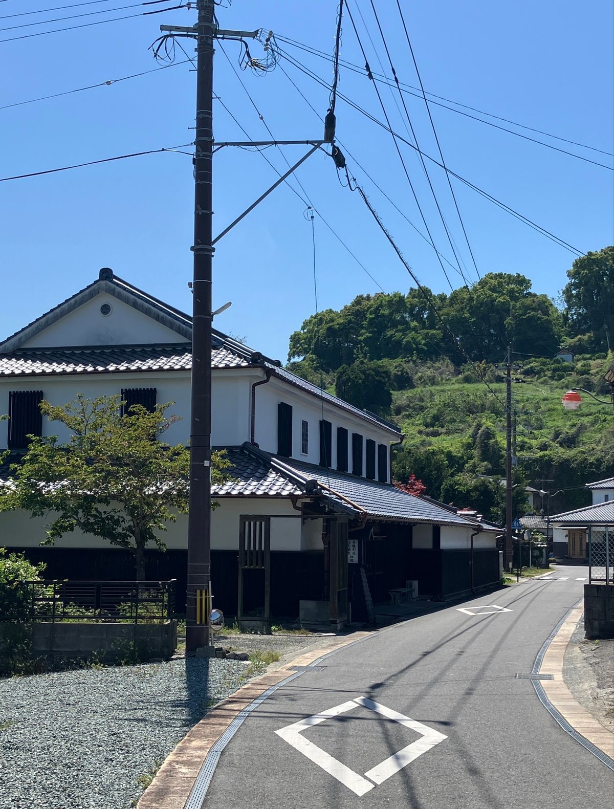 松合白壁土蔵群
かつて栄えた港町に残る、白壁の土蔵。
建物が密集しており、...