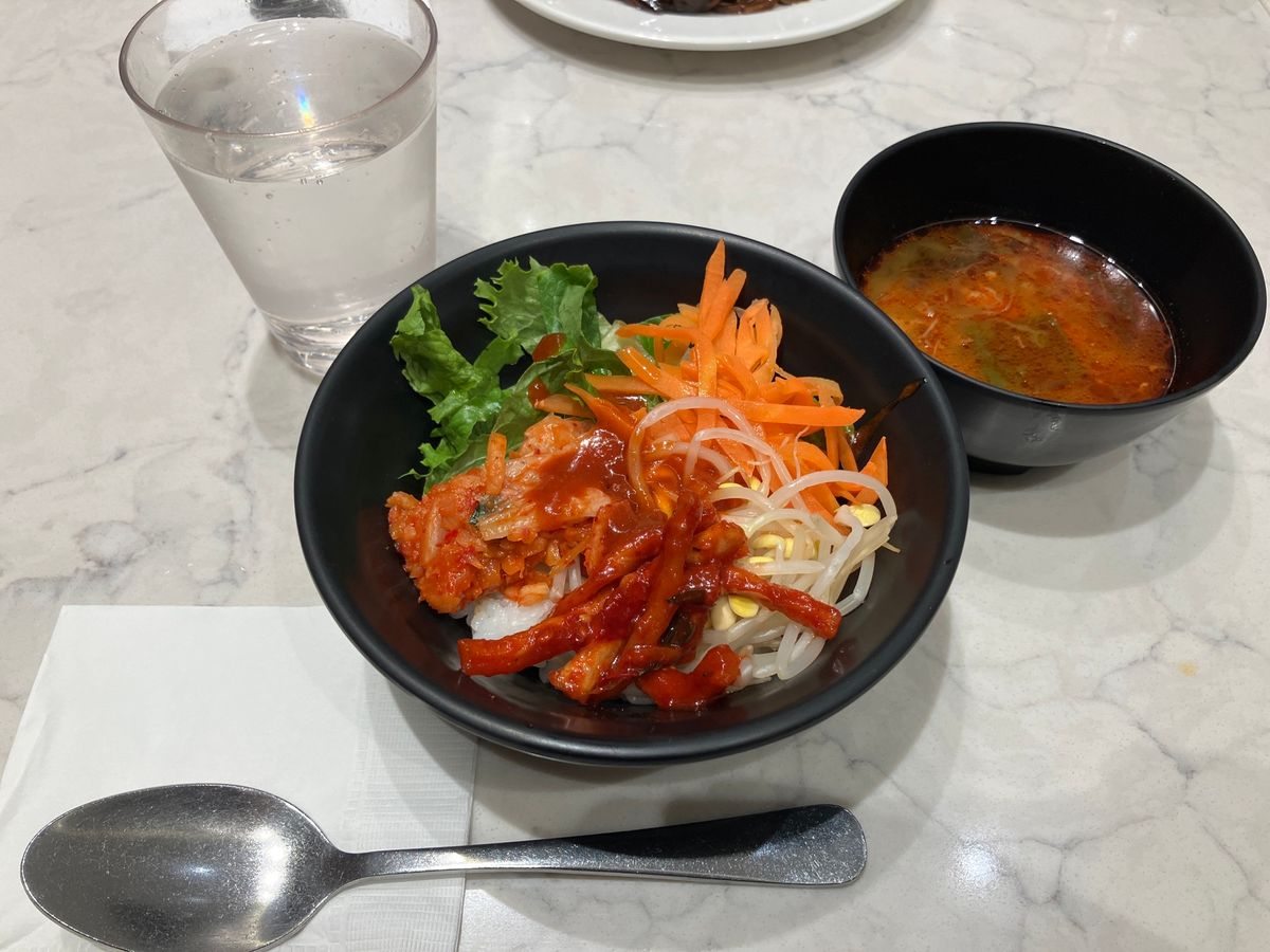 江南
クリニックに行く前にお粥を食べよう！と
24時間営業のお店を探すが、...