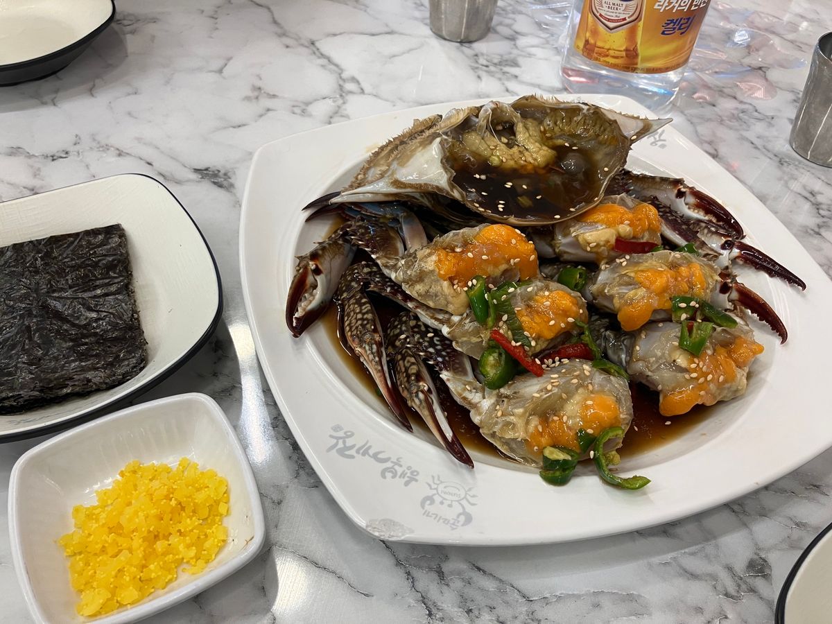 広蔵市場にて
キンパ、トッポギをつまみつつ焼酎。
胡麻油の香りがとても良い...