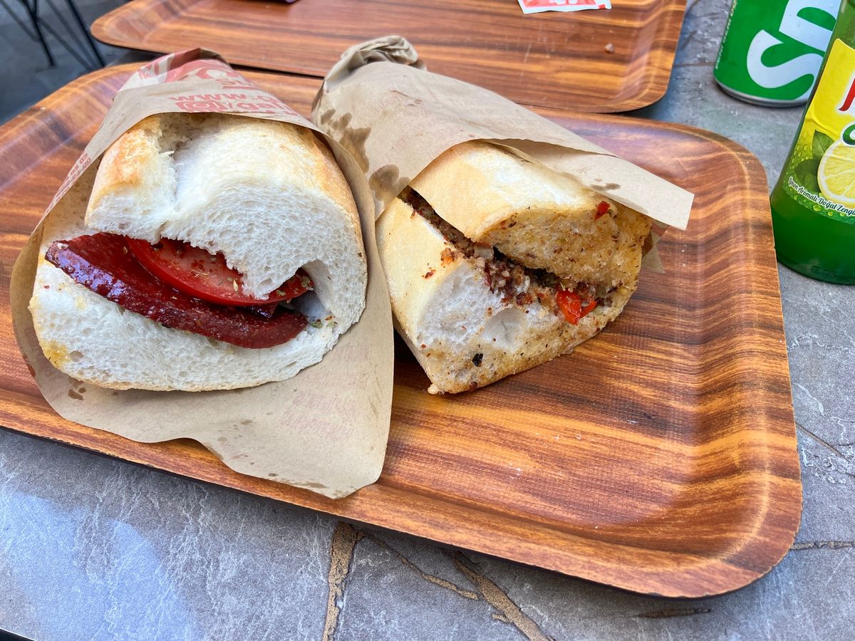 ドーハ空港ラウンジ
今回は乗り継ぎが多く、各国ラウンジを制覇しました。ドー...