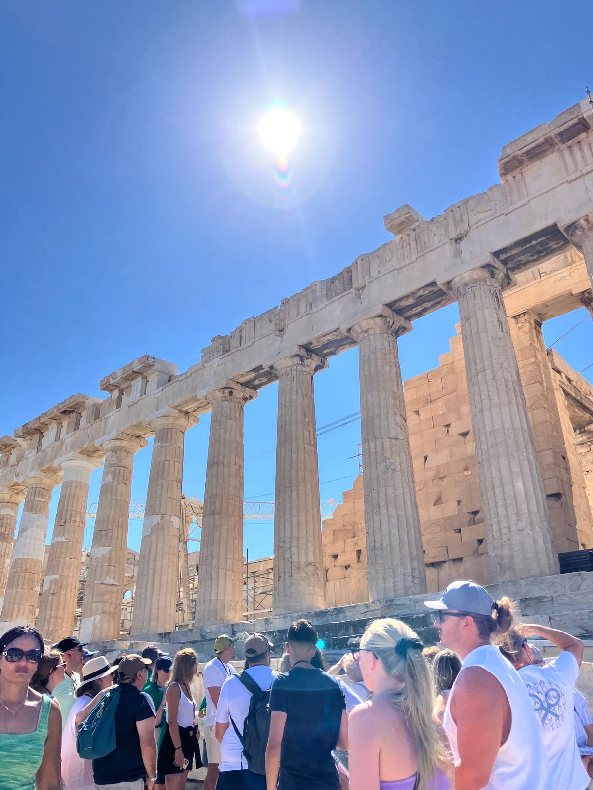 ホテルから
アクロポリスの丘を眺めながらの朝食。品揃えはありがちでも、気分...
