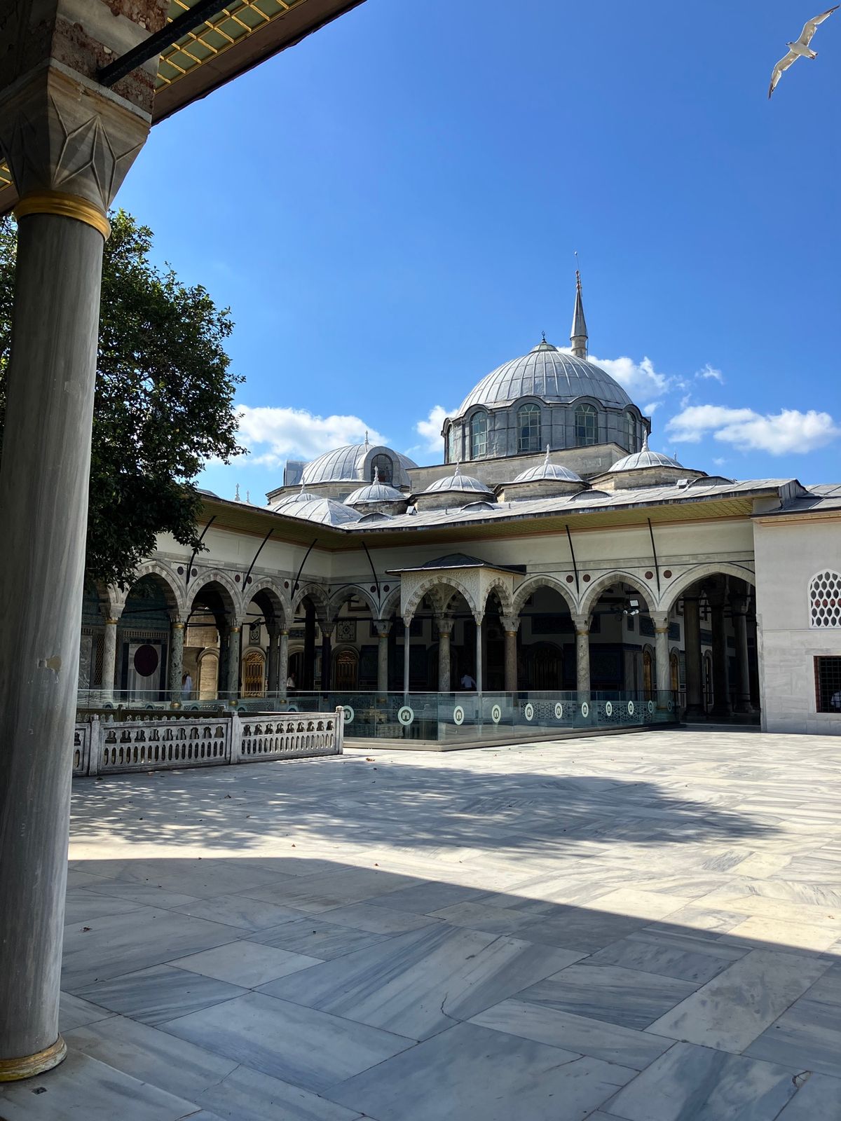 トプカプ宮殿&ハレム
朝イチに行けば、予約無しでもスムーズに入れます。まず...