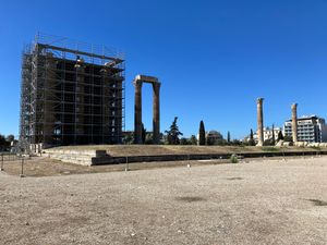 交代式
国会議事堂の前で、1時間に1回、行われています。毎回これをやるのは...