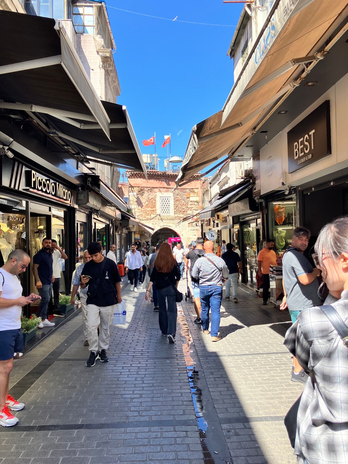 グランバザール
エジプシャンバザールに比べると、とても広い。ですが品揃えは...