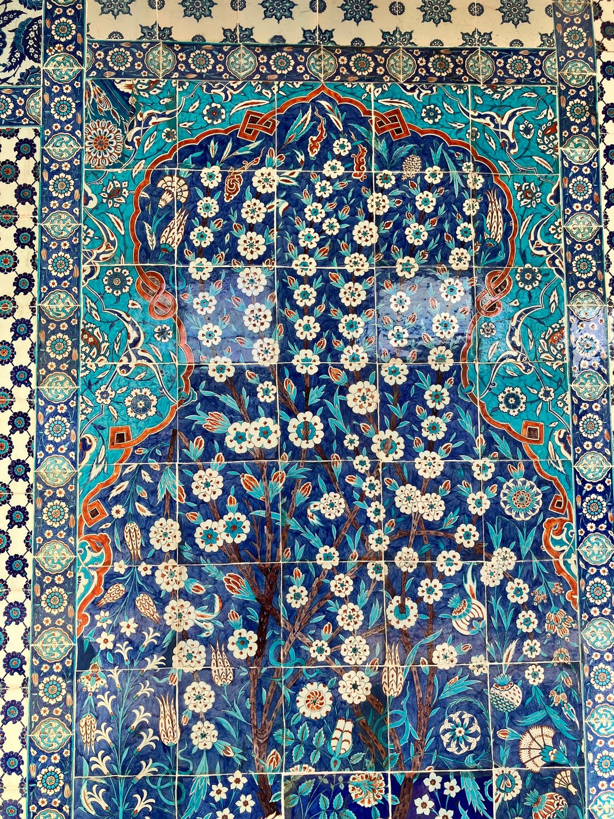 リュステム パシャ モスク
イズニックタイルがとても素晴らしいモスクです。...