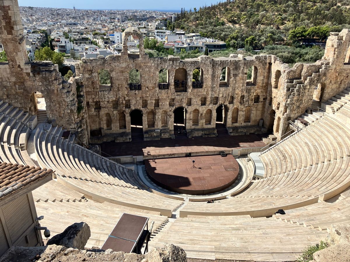 ホテルから
アクロポリスの丘を眺めながらの朝食。品揃えはありがちでも、気分...