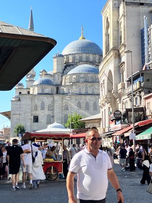 イスタンブール　旧市街
至る所にモスク！
壮大すぎて全体を写真に収めること...