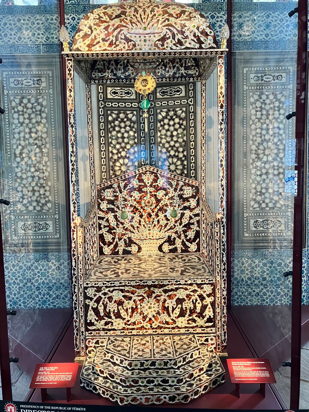 トプカプ宮殿&ハレム
朝イチに行けば、予約無しでもスムーズに入れます。まず...