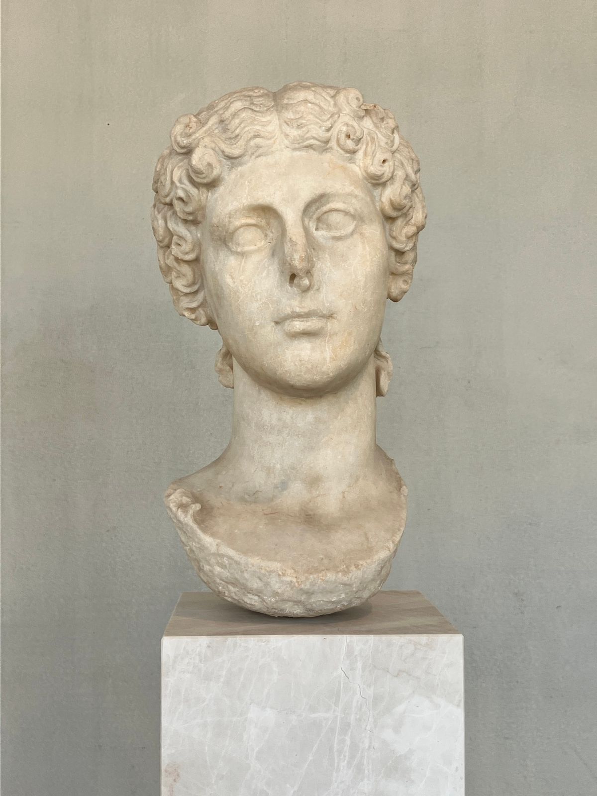 ホテルから
アクロポリスの丘を眺めながらの朝食。品揃えはありがちでも、気分...