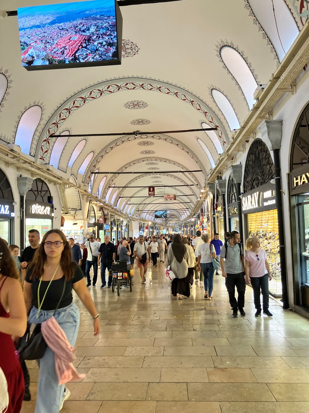 グランバザール
エジプシャンバザールに比べると、とても広い。ですが品揃えは...