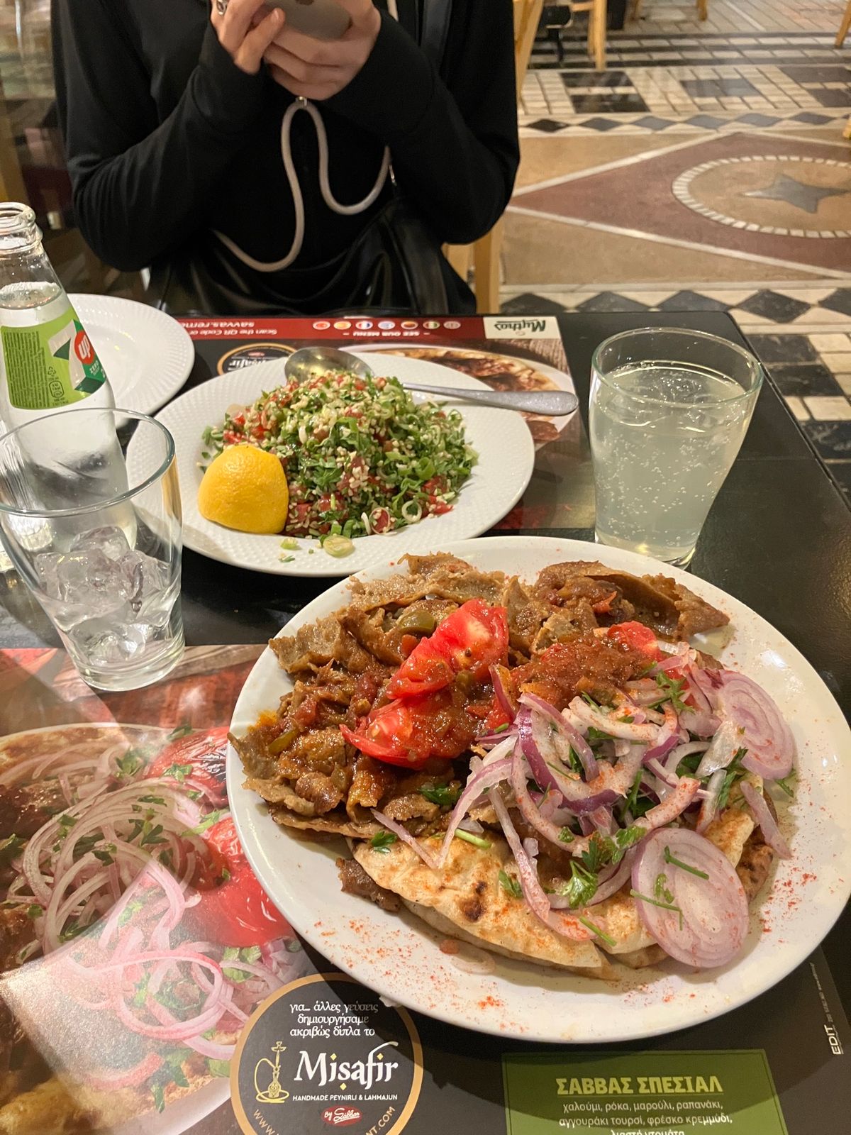 ドーハ空港ラウンジ
今回は乗り継ぎが多く、各国ラウンジを制覇しました。ドー...