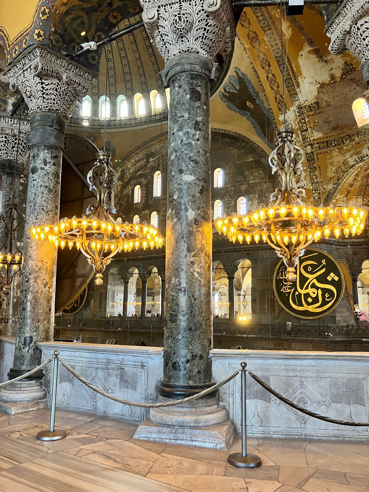 アヤソフィア
観覧は2階のみですが、その大きさ然り、教会だったこともよく分...