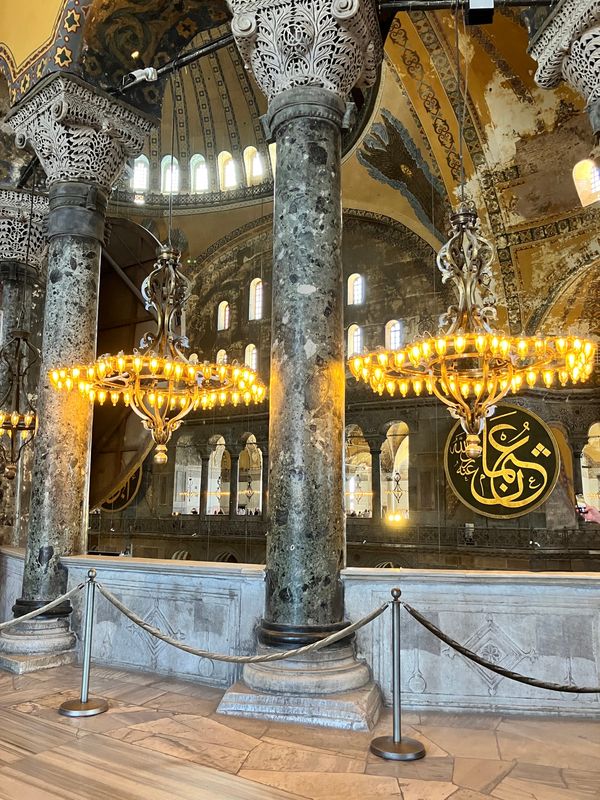 トルコ「イスタンブール&アテネ」の写真：アヤソフィア
観覧は2階のみですが、その...