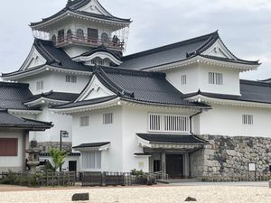 朝思い立って10時30分に予約。11時49分のはくたかでいざ富山へ！
ガラ...