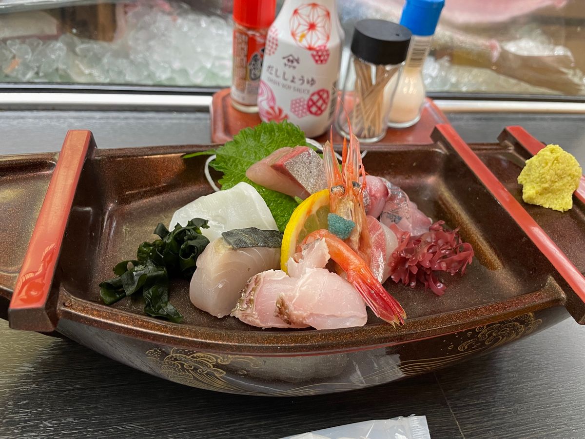 駅前の金剛で食事。
お刺身、ほたるいか美味しかった