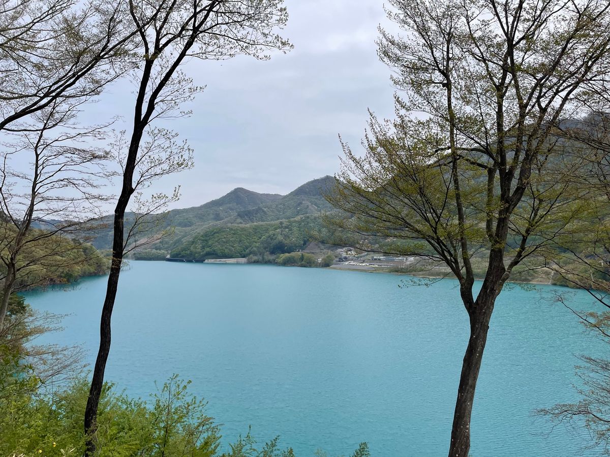 草津温泉に向かう途中で立ち寄った八ツ場ダム。水の色がとても綺麗でした。
