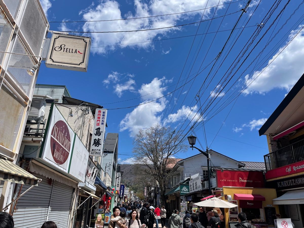 軽井沢では旧軽井沢銀座をぶらぶらと