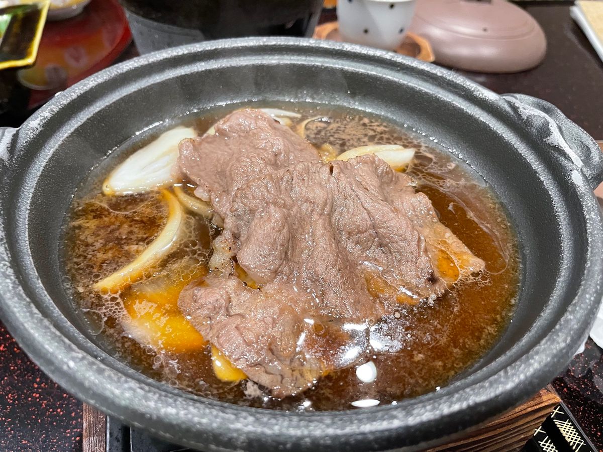 こちらも朝食、夕食共に個室でいただきました。メインは赤城牛のすき焼きでした。