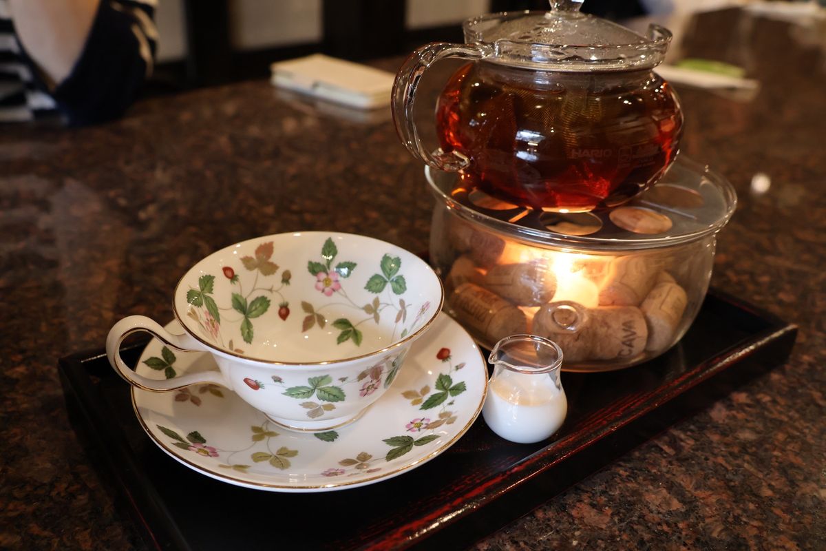 草津温泉でオヤツタイム、入ったのは老舗温泉旅館奈良屋に併設されたカフェ。季...