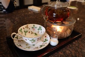 草津温泉でオヤツタイム、入ったのは老舗温泉旅館奈良屋に併設されたカフェ。季...