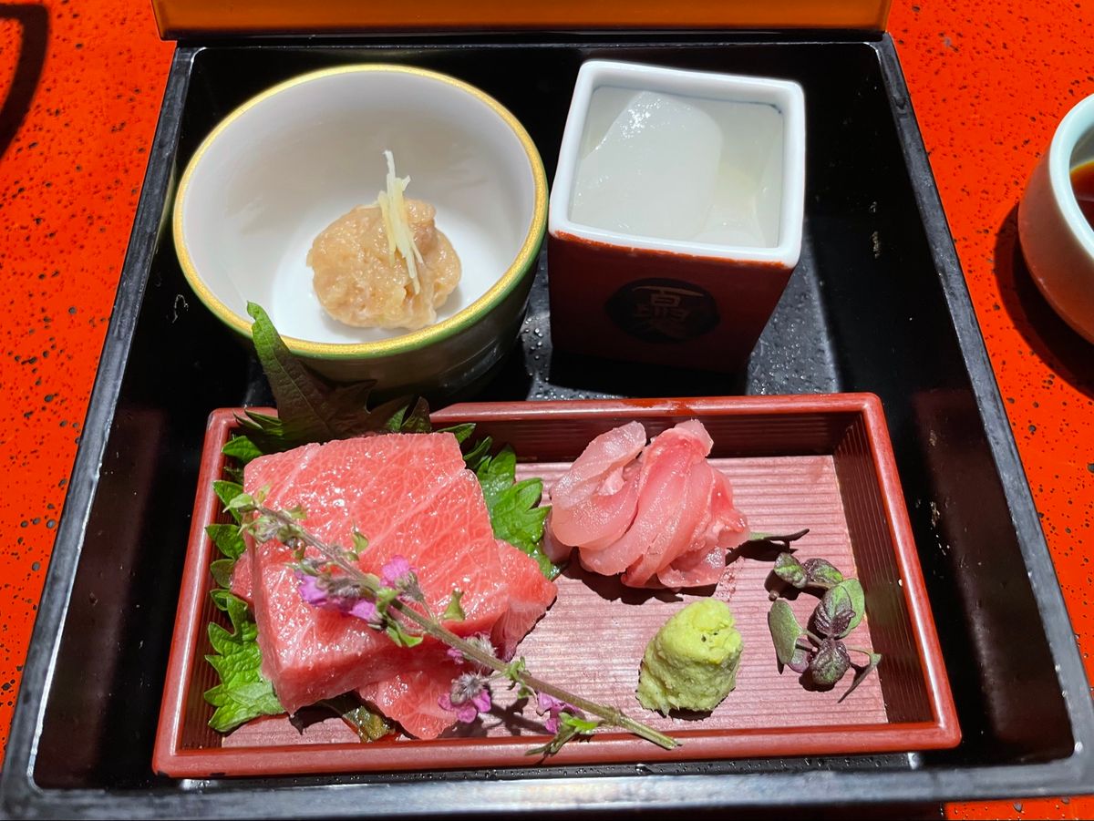 旅館の食事は夕食､朝食共に個室でいただきました。どの料理も美味しかったです。