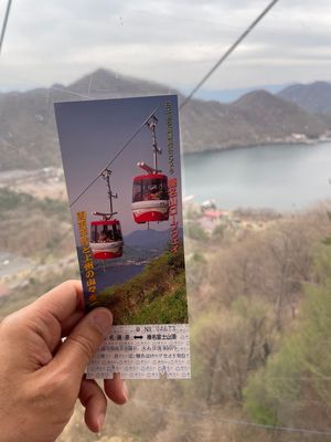 伊香保温泉を出て榛名湖へ。榛名富士にはロープウェイで登りました。ロープウェ...