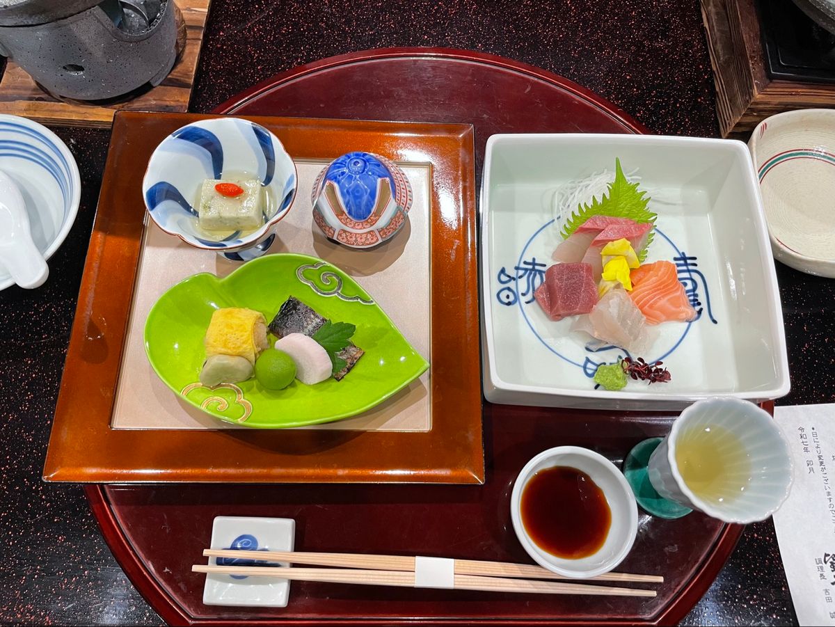 こちらも朝食、夕食共に個室でいただきました。メインは赤城牛のすき焼きでした。