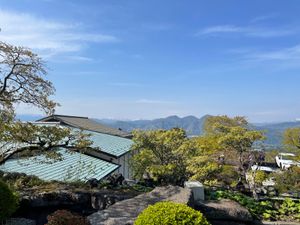階段途中のカフェで一休み。ホテル併設のカフェですが、雰囲気も良く、コーヒー...