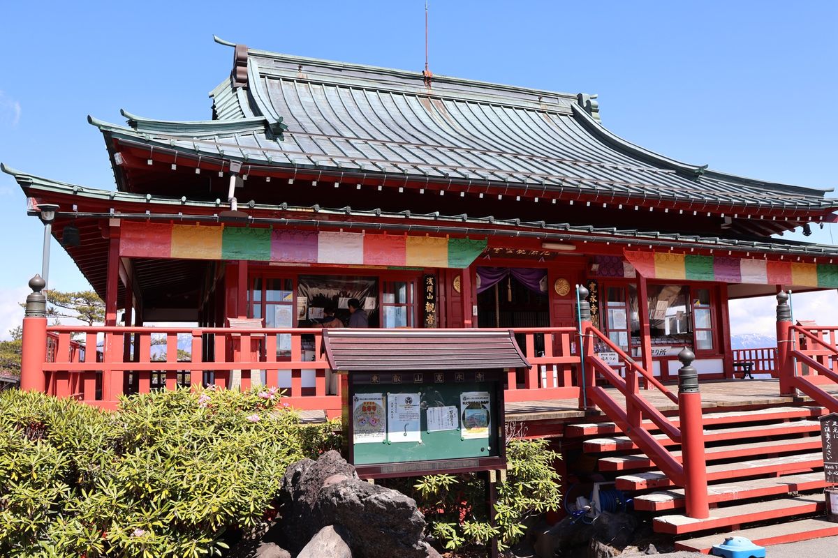 最終日は草津温泉から軽井沢へと向かいました。途中で立ち寄ったのは鬼押出園。...