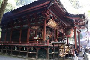 うどんの後はすぐ近くにある水沢観音へ。長い長い石段を登って参拝。地味に足に...