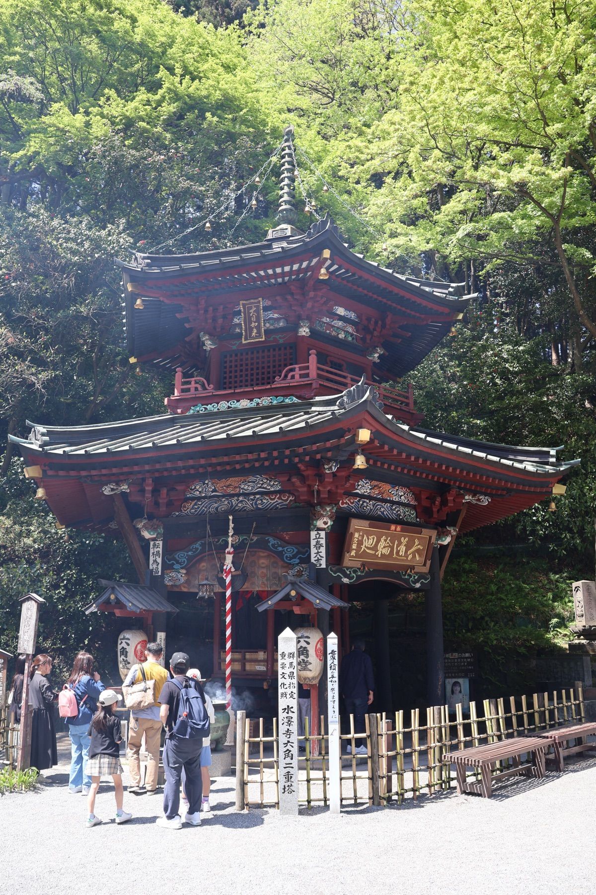 うどんの後はすぐ近くにある水沢観音へ。長い長い石段を登って参拝。地味に足に...