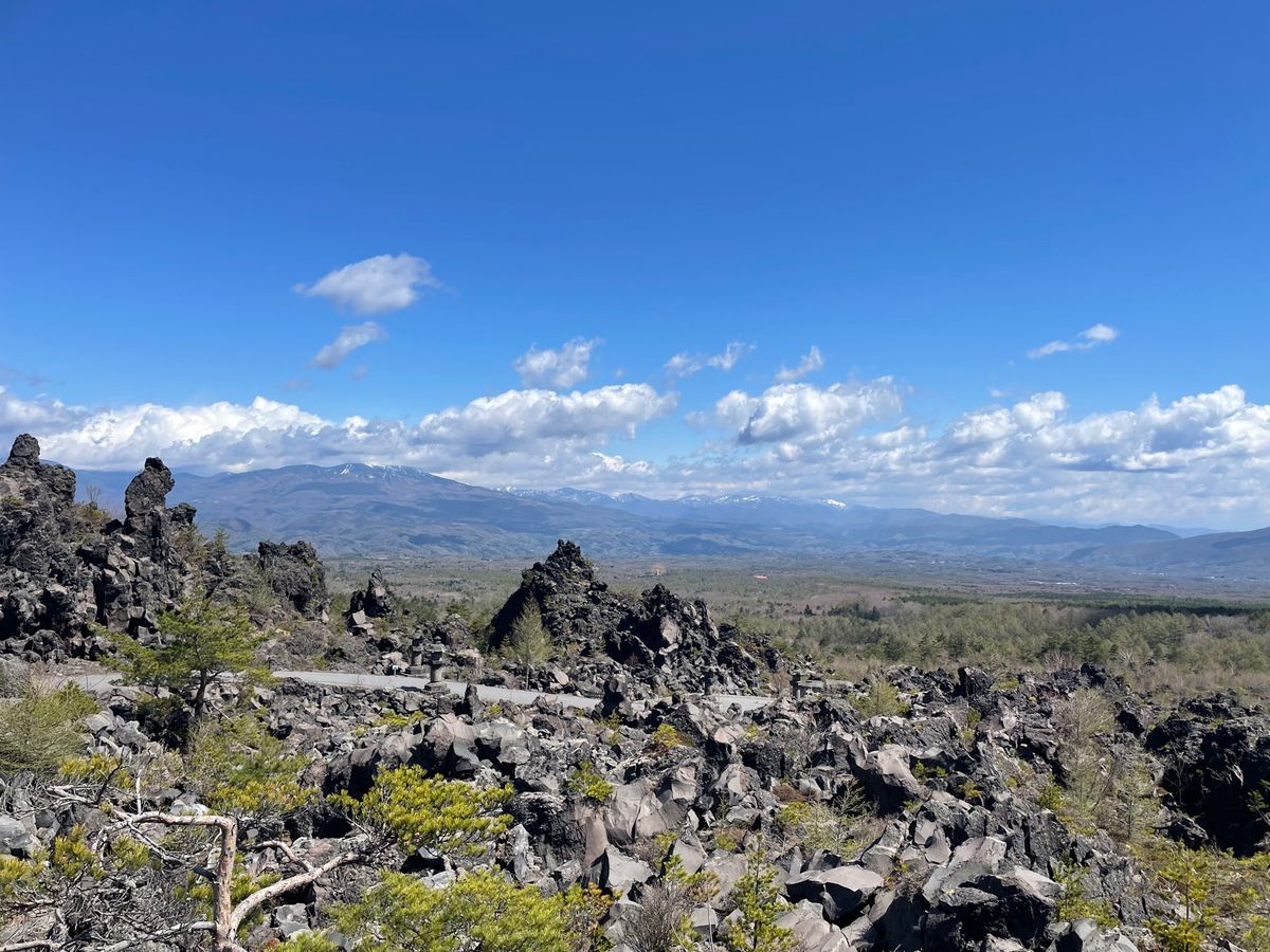 最終日は草津温泉から軽井沢へと向かいました。途中で立ち寄ったのは鬼押出園。...