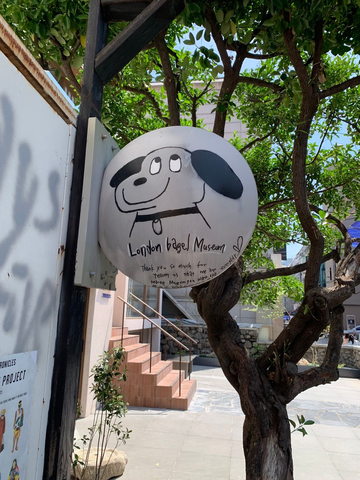 ロンドンベーグル🥯と塩パンを買いに狎鴎亭へ。
場所柄なのか、どちらも待ち時...