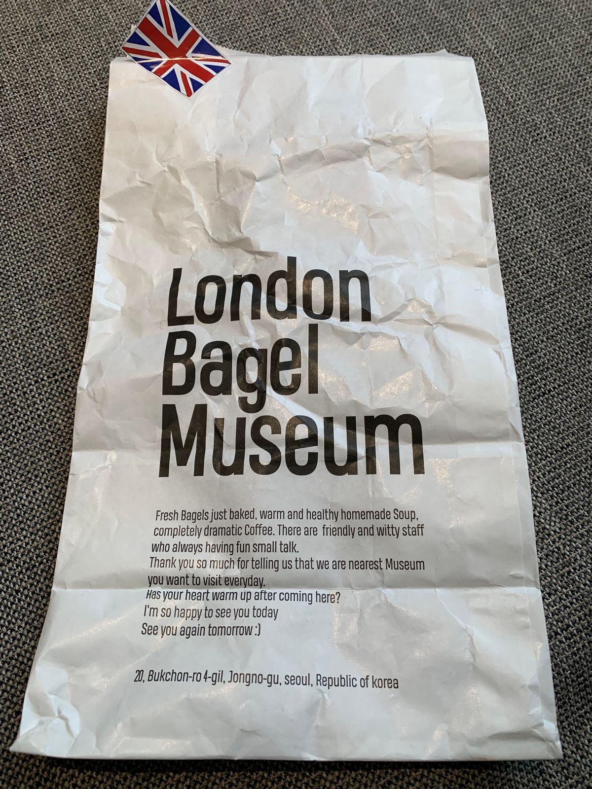 ロンドンベーグル🥯と塩パンを買いに狎鴎亭へ。
場所柄なのか、どちらも待ち時...