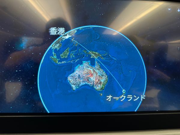 香港・赤鱲角國際機場、Chek Lap Kok International Airport「NRT ✈︎ HKG ✈︎ ACL ✈︎ SYD ✈︎ HND」の写真：成田-香港便がまさかの4時間の遅延。
ほ...