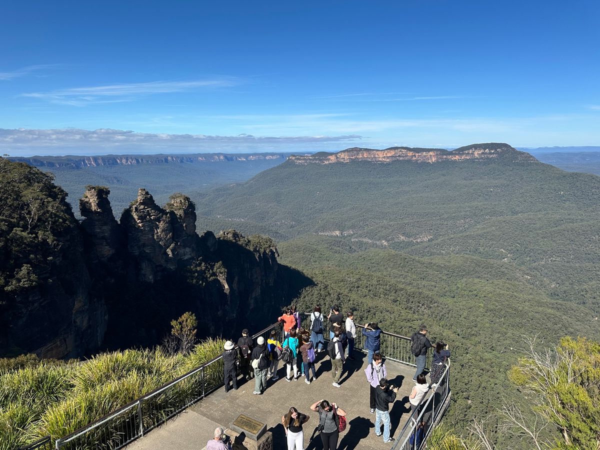 Echo PointからThree Sistersを望む