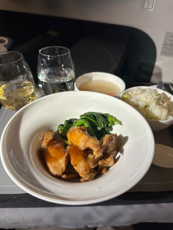 香港・赤鱲角國際機場、Chek Lap Kok International Airport「NRT ✈︎ HKG ✈︎ ACL ✈︎ SYD ✈︎ HND」の写真：自分もカナダ人妻も仕事をギリギリまでして...