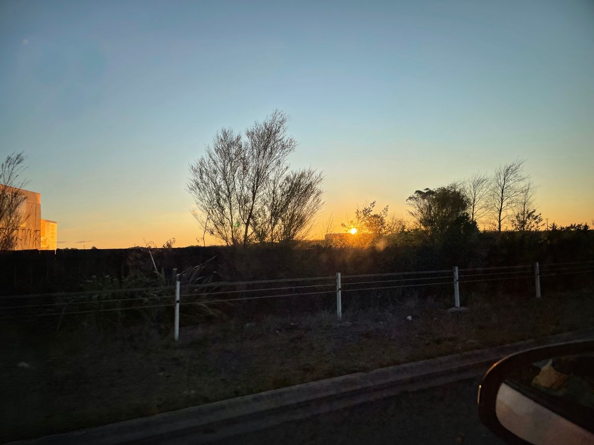 ただひたすら走る
夕日に向かって走る