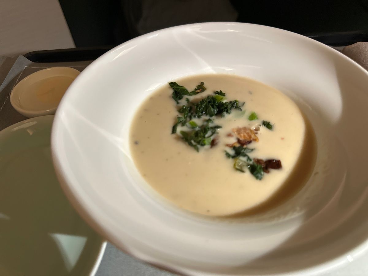 成田-香港便がまさかの4時間の遅延。
ほぼ倍の時間をかけて香港に到着後、す...