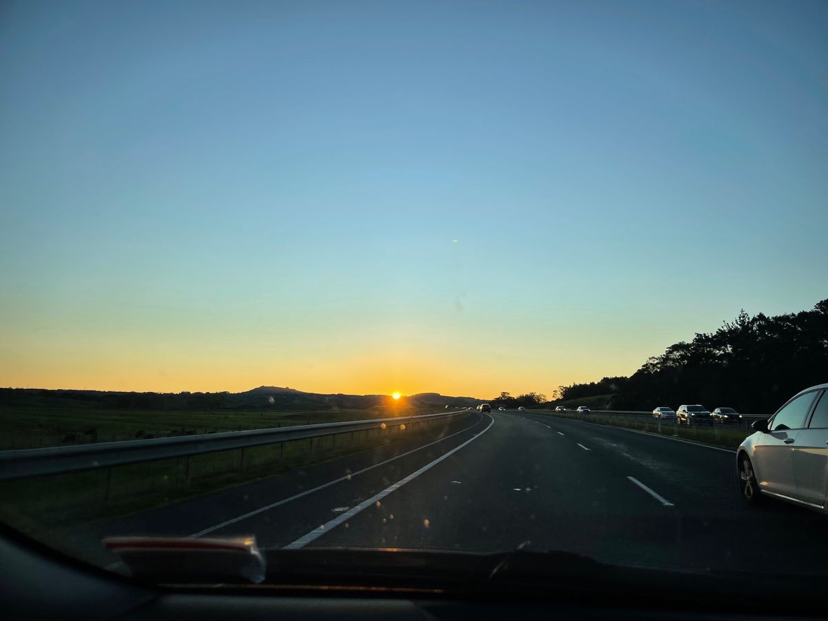 ただひたすら走る
夕日に向かって走る